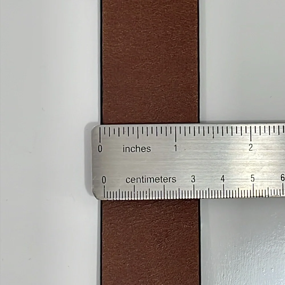 Timberland men’s Size 38 light brown‎ leather belt. Matte silver colored buckle.
